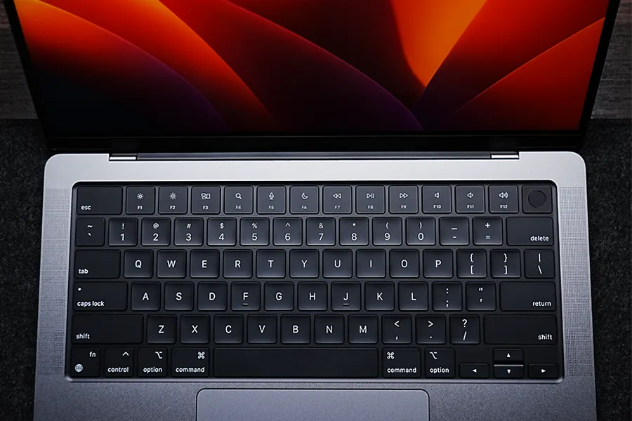 M2 Pro MacBook Proのキーボード中央