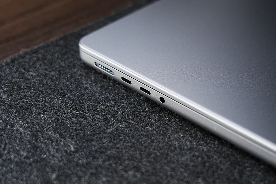 M2 Pro MacBook Proの左ポートインターフェイス