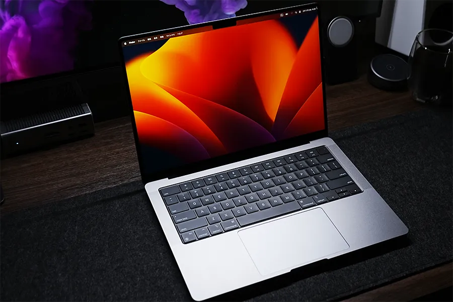 M2 Pro MacBook Pro 本体斜め