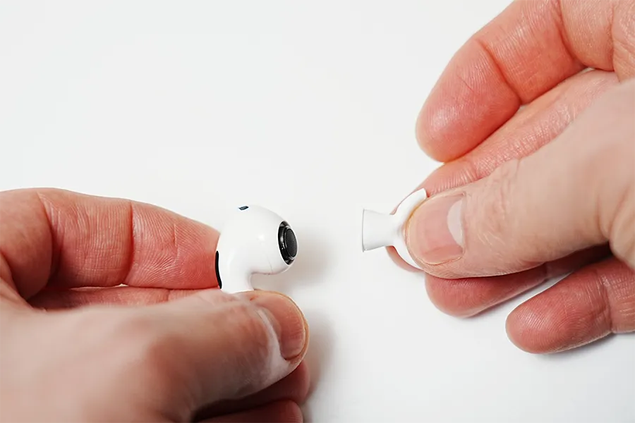 AirPods Pro 第2世代のイヤーピース取り外し