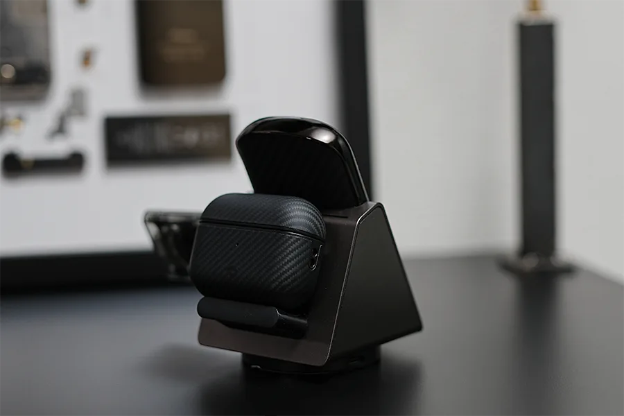 PITAKA MagEZ Case for AirPods Pro 2をAirPods部分でQi充電