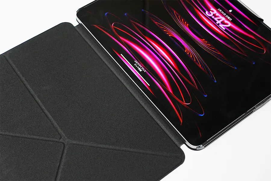 MagEZ Folio 2はiPad Proを載せるだけでくっつく