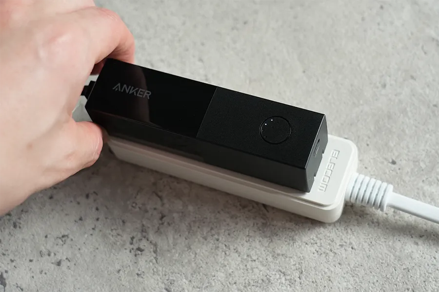 Anker 511 Power Bank (PowerCore Fusion 5000)をケーブルに差し込み