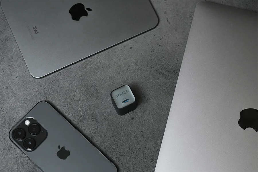 iPhoneもiPadもMacBookも充電できる