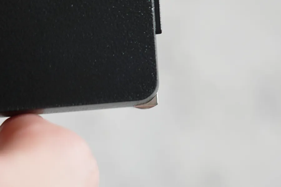 CIO NovaPort SOLO 65W のプラグ飛び出方