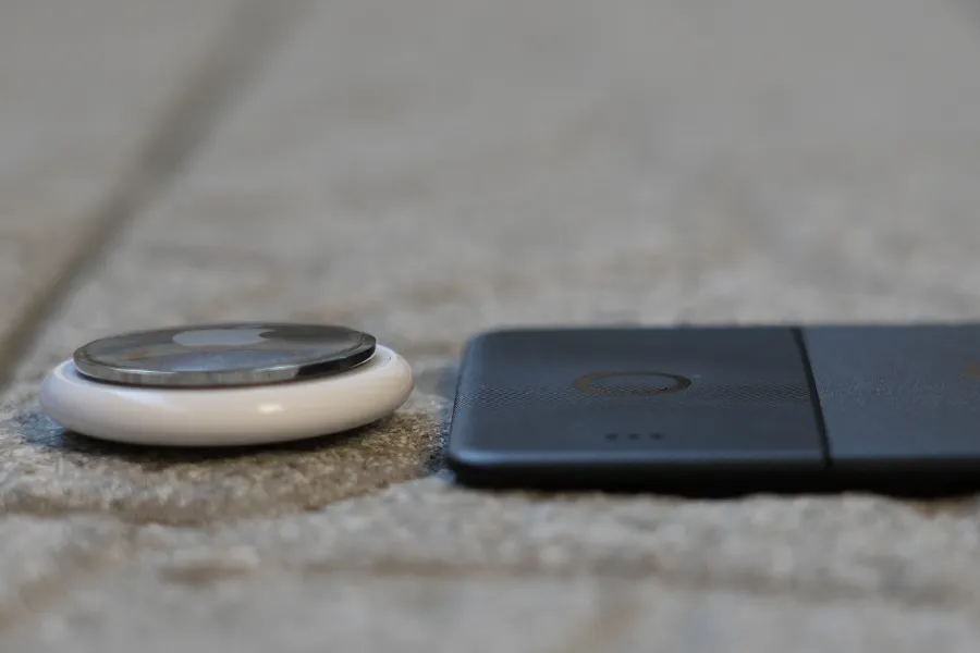 AirTagとの薄さが違う