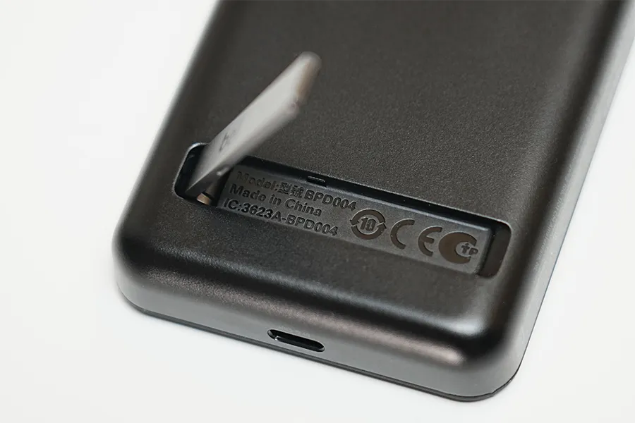 Belkin BoostCharge Magnetic Wireless Battery 5000スタンド内側に規格