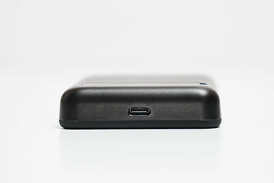 Belkin BoostCharge Magnetic Wireless Battery 5000のUSB-C