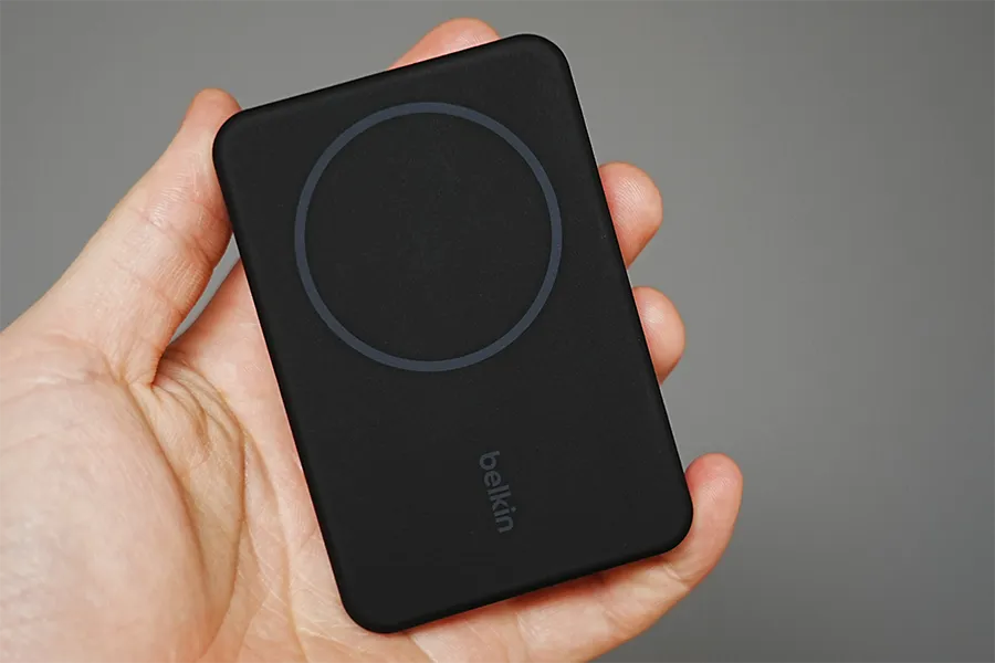 belkinモバイルバッテリーのマグネット部分