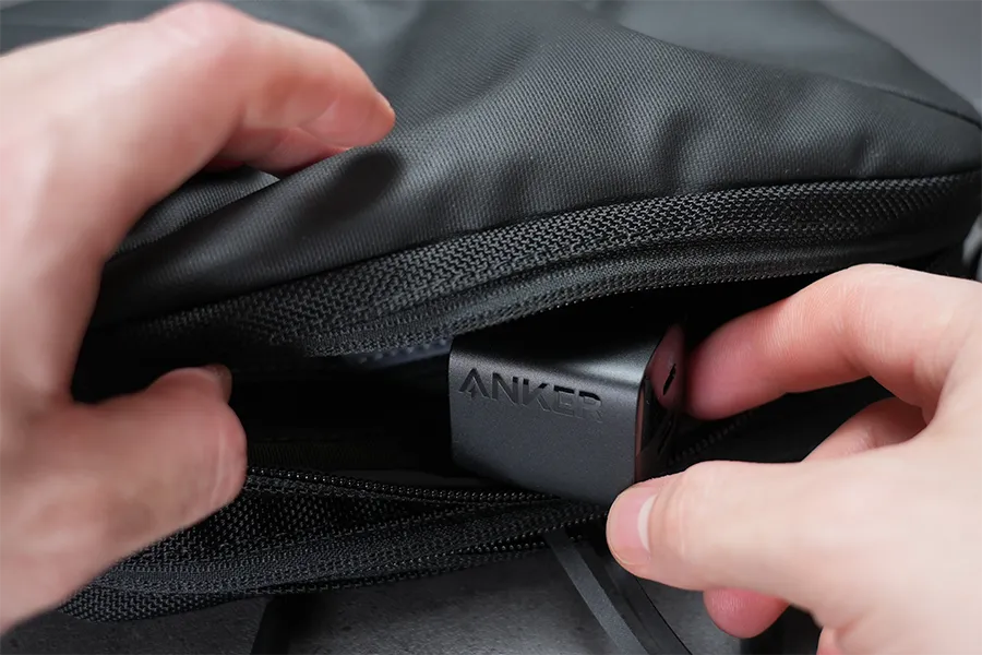 Anker 323 Charger (33W)はガジェットポーチに入るサイズ感