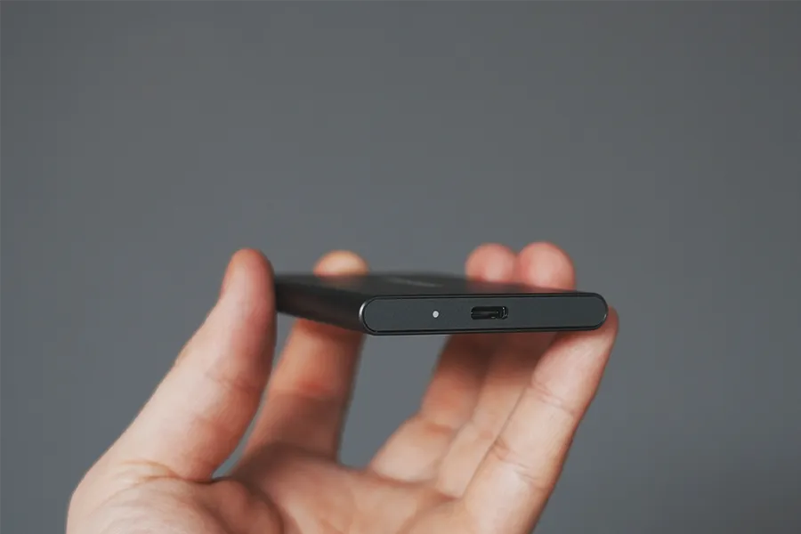 Samsung PortableSSD T7は最薄設計の8mm