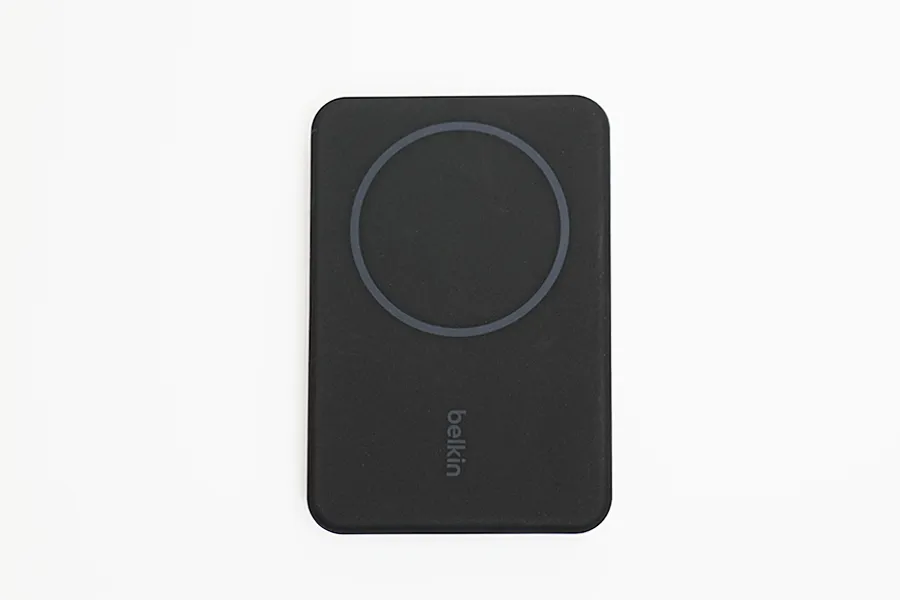 Belkin BoostCharge Magnetic Wireless Battery 5000のマグネット部分のデザイン