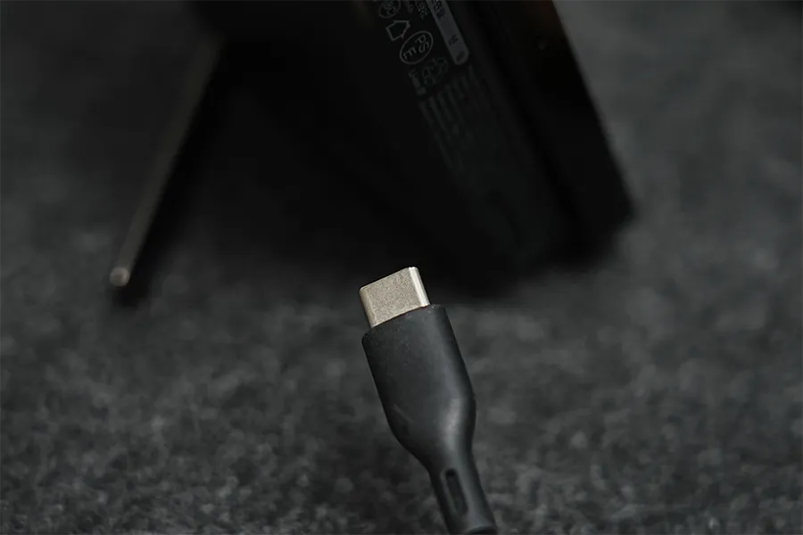 USB-Cケーブルを差し込めない