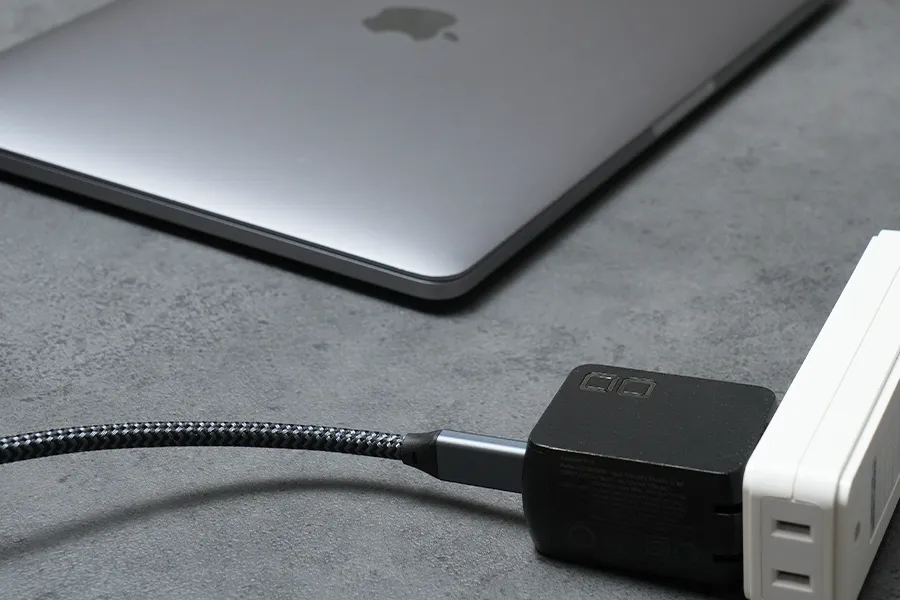 CIO NovaPort SOLO 65W でMacBook Pro充電