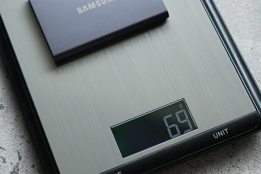 Samsung PortableSSD T7の重量69g