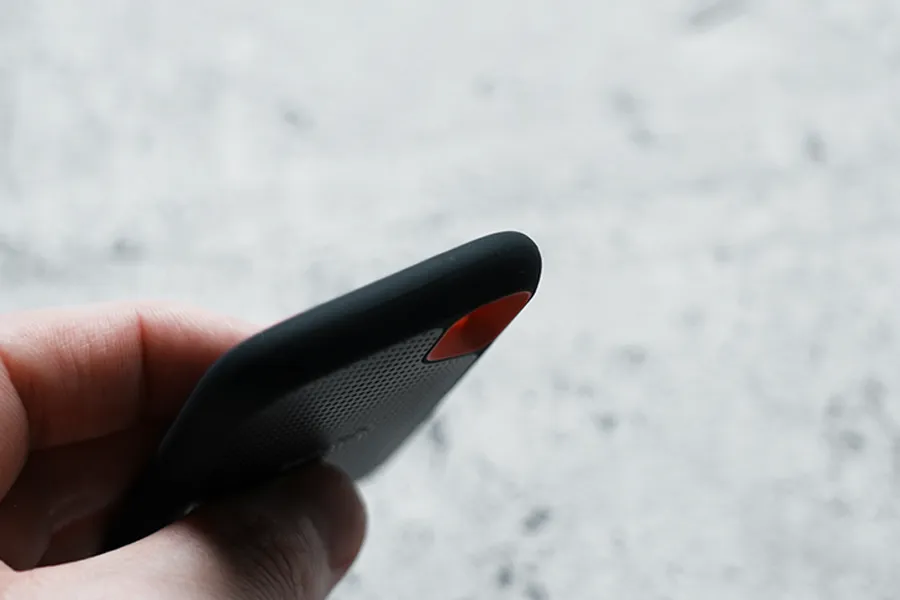 SanDisk SSD 外付けエクストリーム ポータブルSSD DE61の厚み9mm