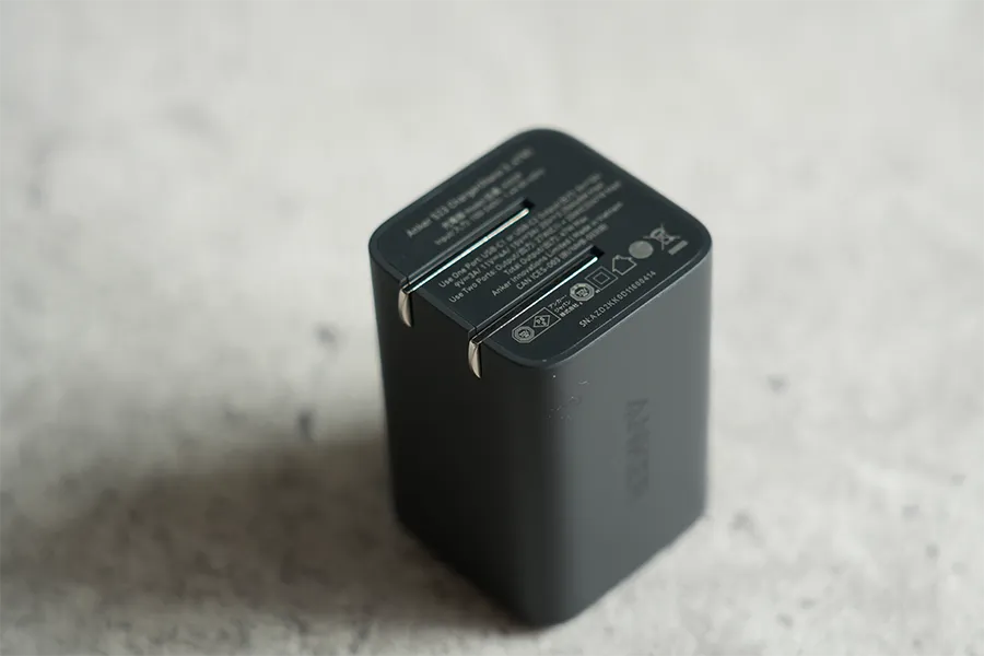 Anker 523 Charger (Nano 3, 47W)のプラグ収納時