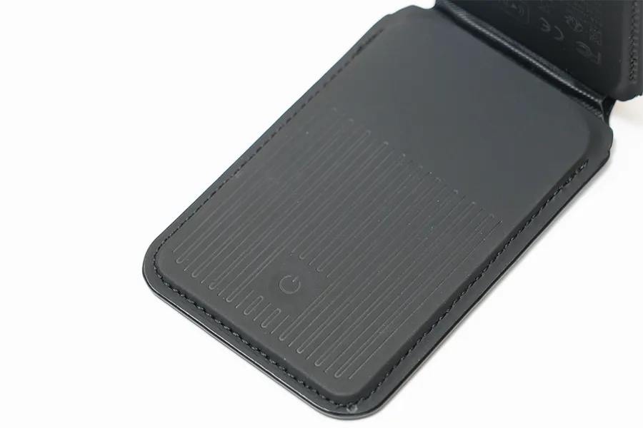 ESR MagSafe対応Geo Walletのスタンド電源部分