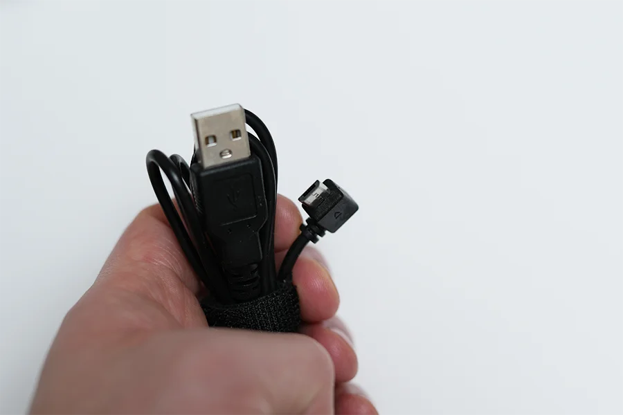 充電ケーブルはMicroUSBとUSB-A