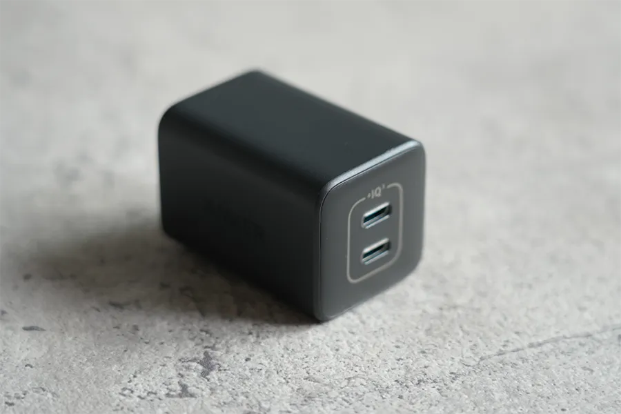 Anker 523 Charger (Nano 3, 47W)の外観デザイン←