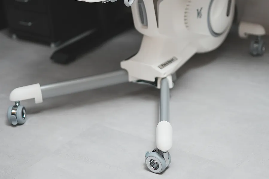 FlexiSpot フィットネスチェアV6の後ろ結構でる