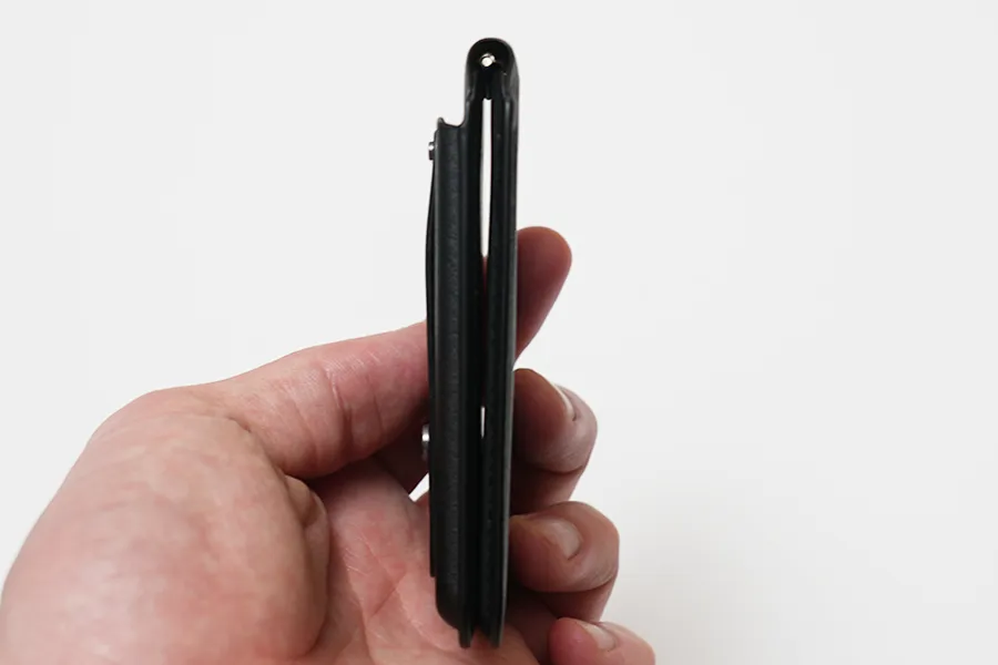 ESR MagSafe対応Geo Walletの本体のみ厚み