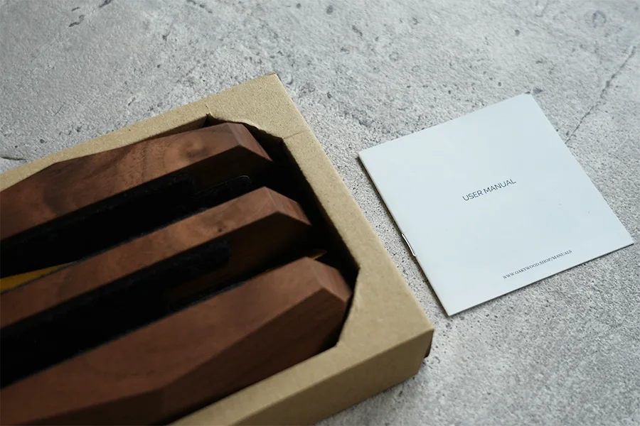 oakywoodデュアルノートパソコン垂直スタンドの付属品