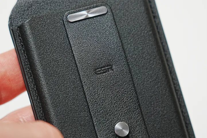 ESR MagSafe対応Geo Walletのレザー部分