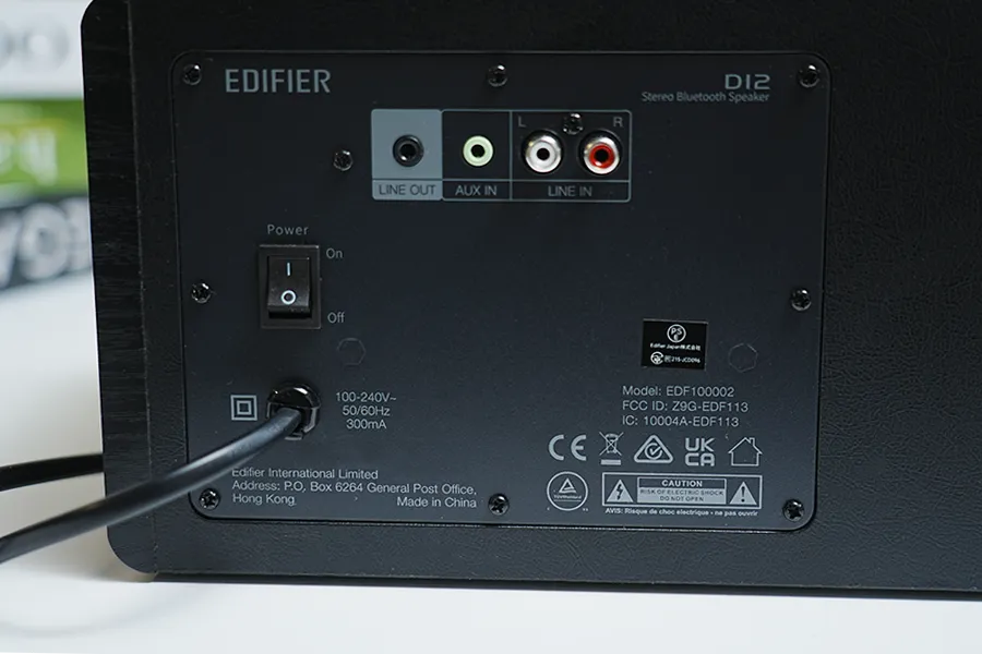 EDIFIER D12の後ろ側