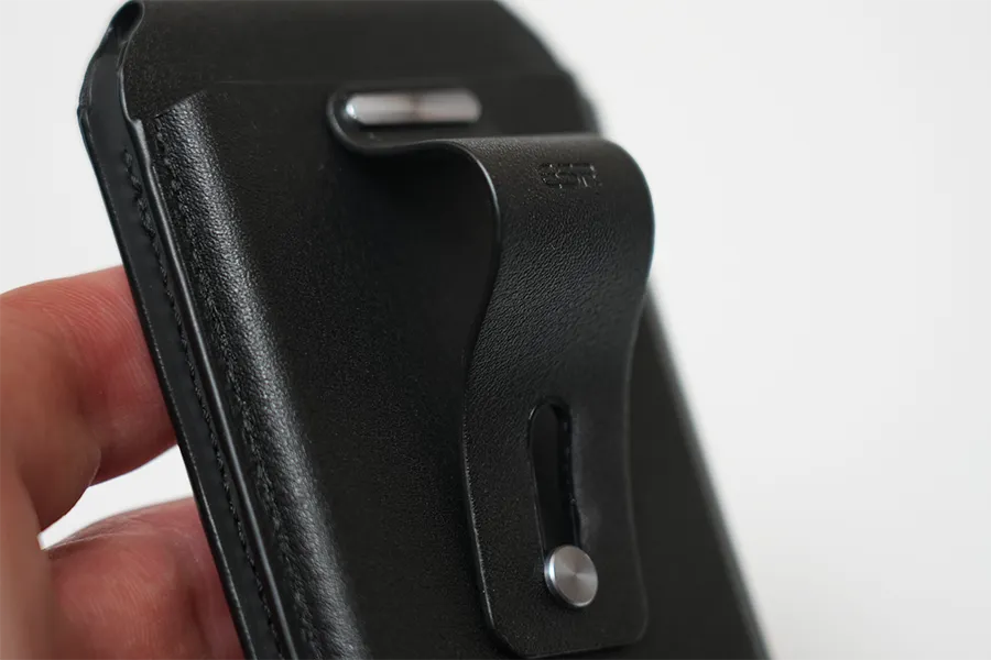 ESR MagSafe対応Geo Walletのスタンド状態を作る