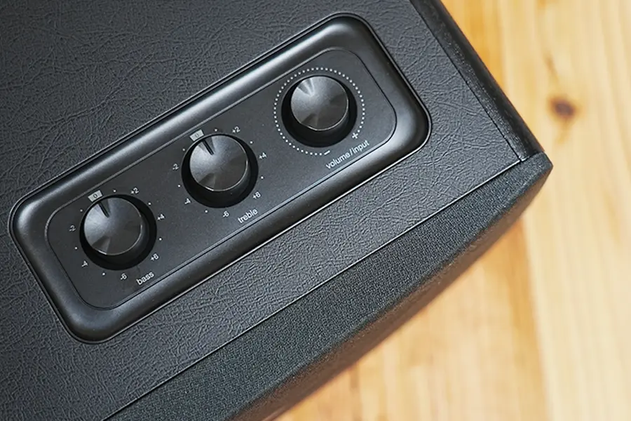 EDIFIER D12のコントロールボタン