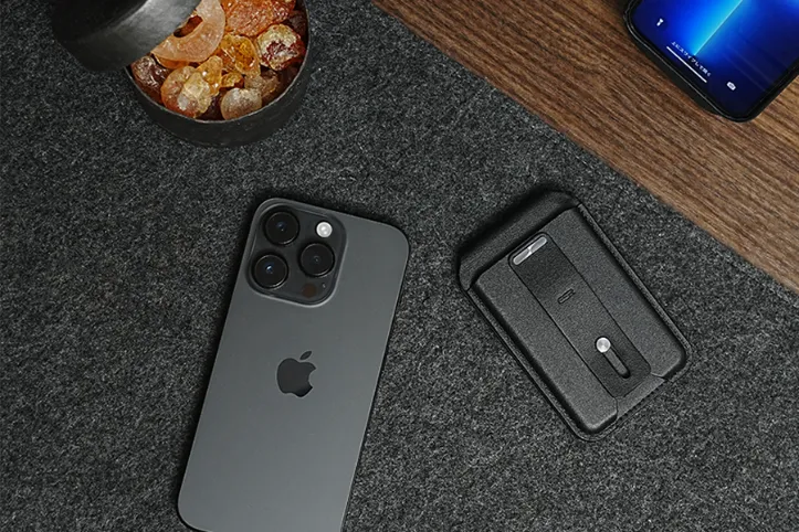 ESR HaloLock Geo Wallet Stand レビュー|iPhone探すとMagSafeに対応した4-in1MagSafeウォレットスタンド