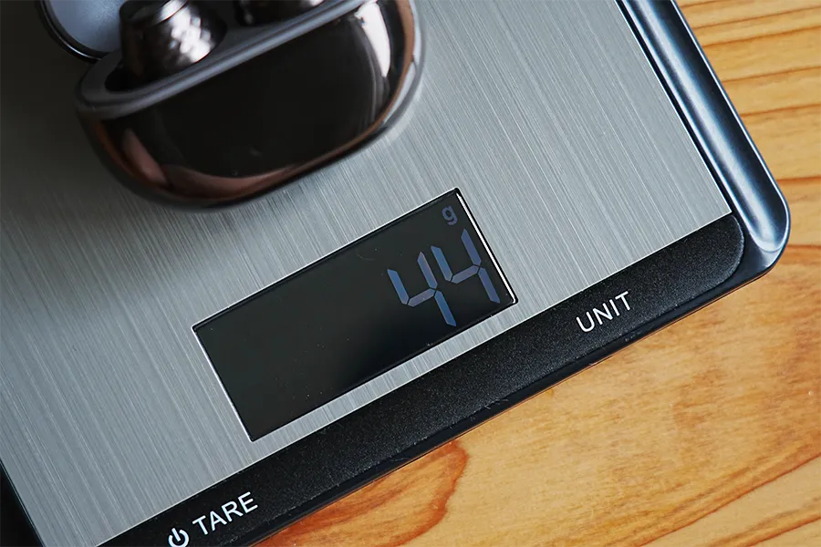ケース本体とイヤホンで44g