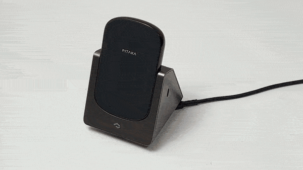 PITAKA-MagEZ-Slider-2の4-in-1は回転させてもケーブル絡まらない