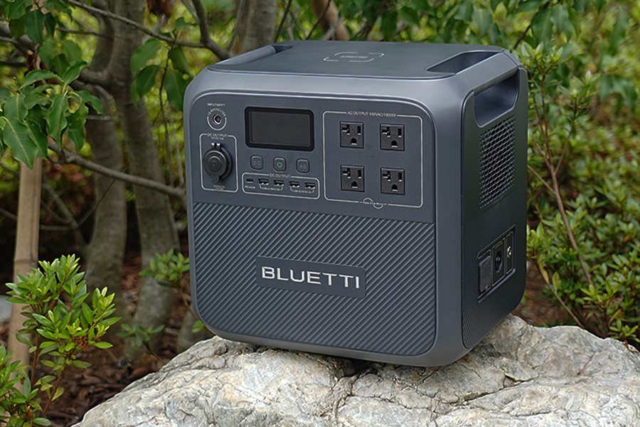 BLUETTI AC180はアウトドアで使いやすい重さと形