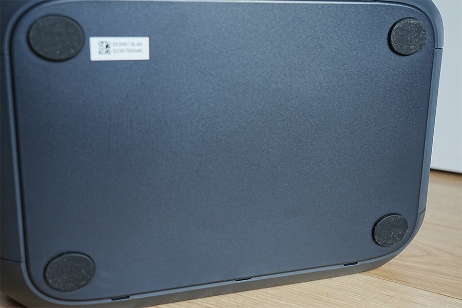 BLUETTI AC180のそ子ゴム足