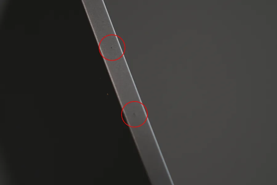 iPadの側面に傷が入ってる
