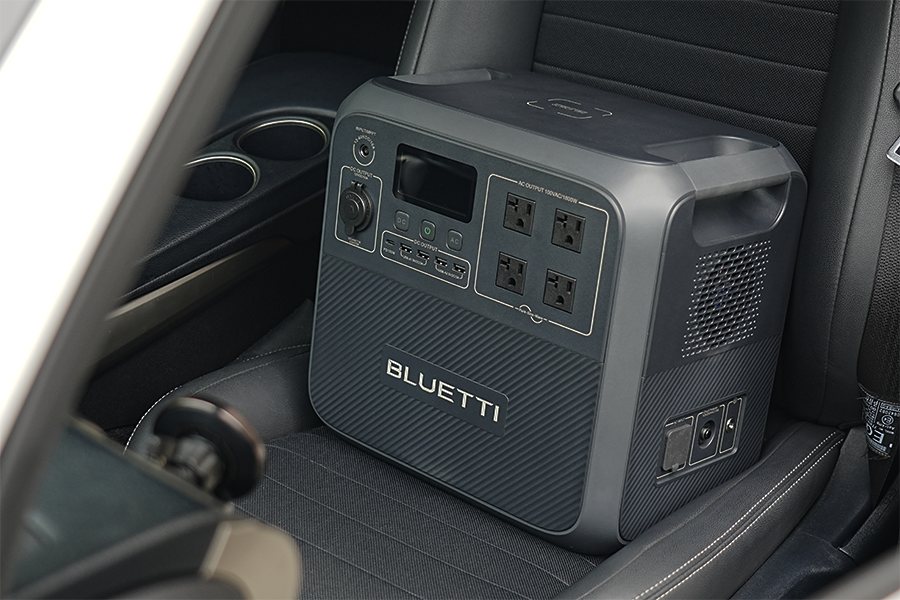 BLUETTI AC180を助手席