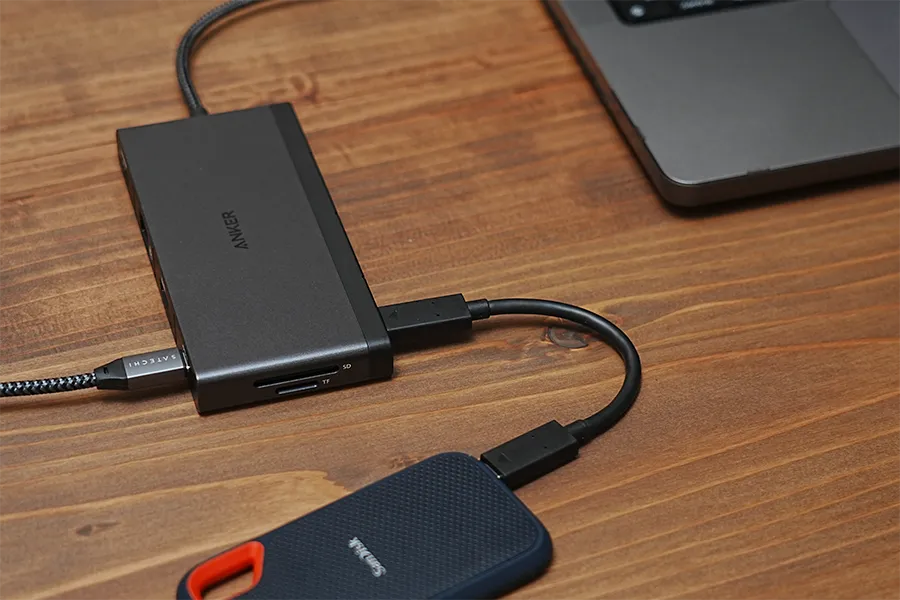 Anker 552 USB-C ハブ 9-in-1のUSB-Cポート2つ