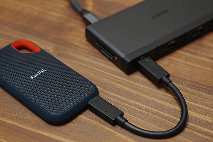 Anker 552 USB-C ハブ 9-in-1とSDカード