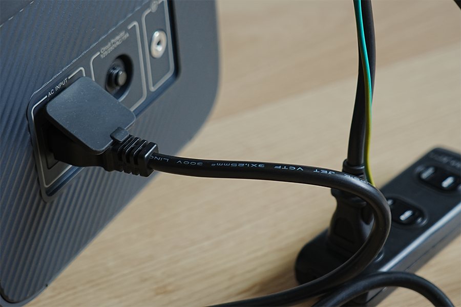 電源で充電部分