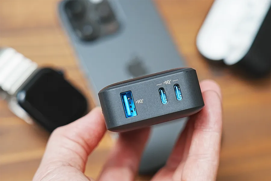 Anker Power Bank (10000mAh, 30W）でiPhoneとAirPods ProとApple Watchを充電