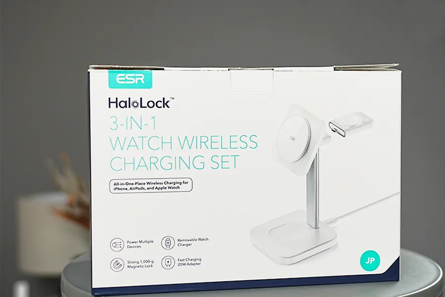 ESR HaloLock 3in1 ワイヤレス充電器のパッケージ