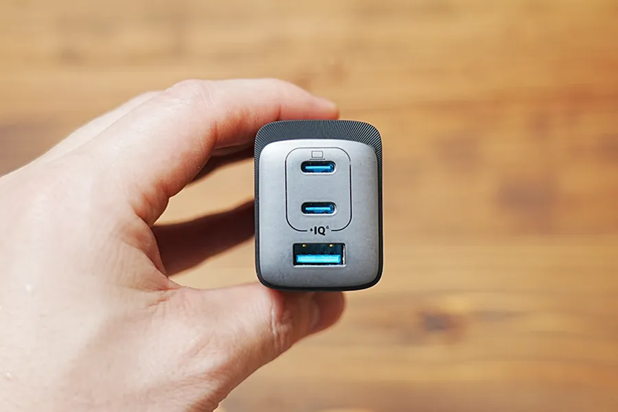Anker 737 Charger (GaNPrime 120W)のUSBポート3つ