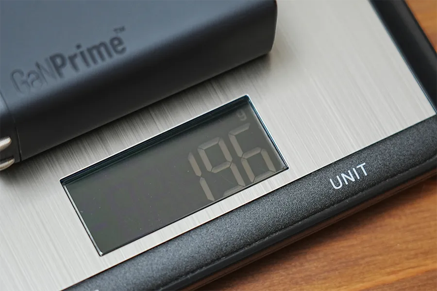 Anker 737 Charger (GaNPrime 120W)の重量196g