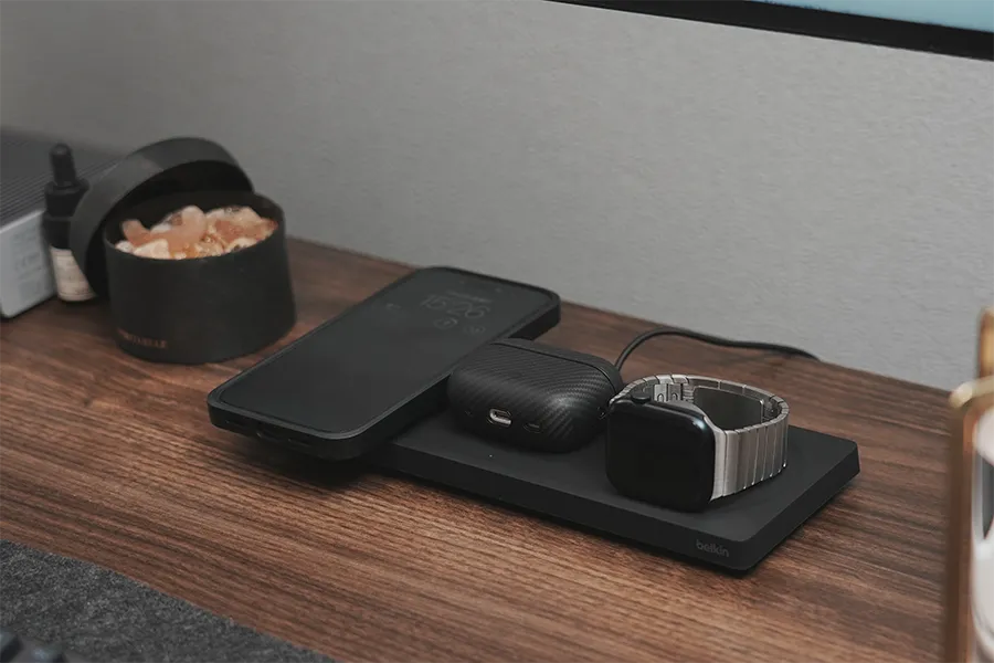 Belkin BOOST↑Charged Pro 3-in-1 充電パッドの3台充電