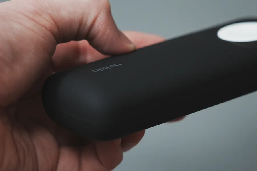 BELKIN BOOST↑ CHARGE PRO 2-in-1 iPhone + Apple Watch 急速充電モバイルバッテリー PD対応 10000mAh側面