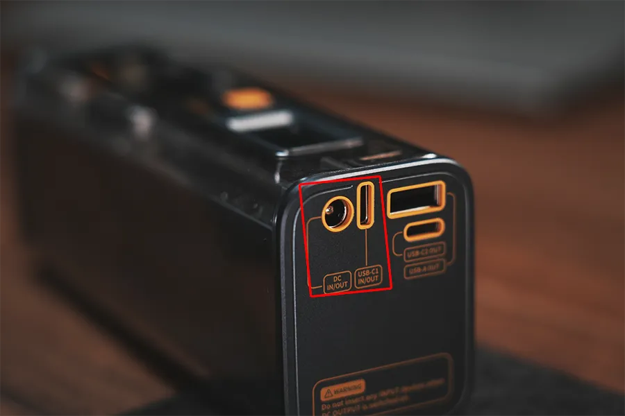 本体給電はINの2つだけ