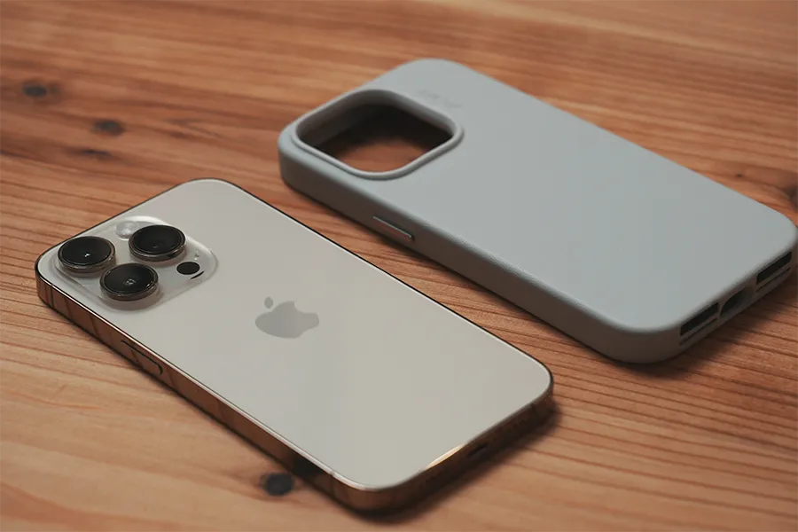 iPhone 14 ProとMOFTレザーケース