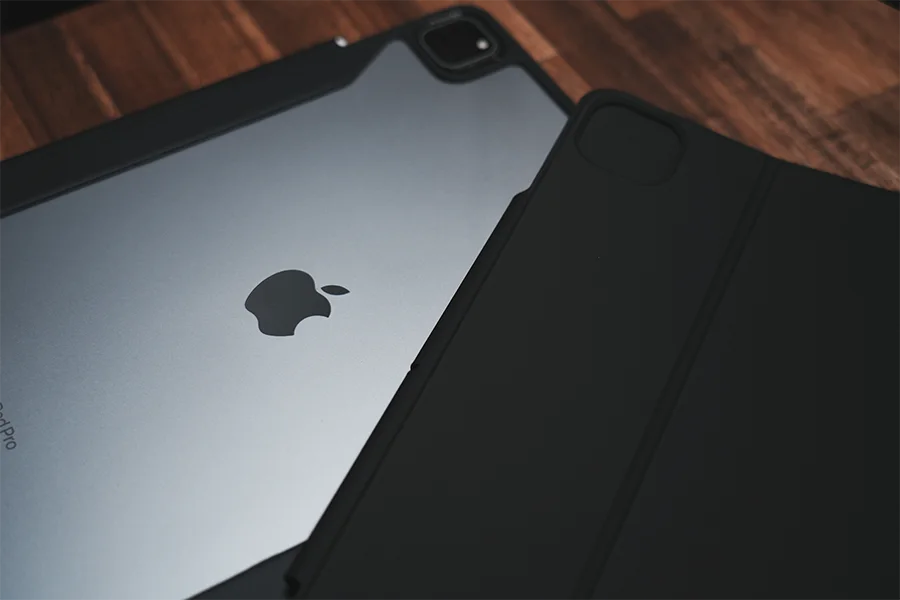 ESR iPadハイブリッドケースの脱着がラク